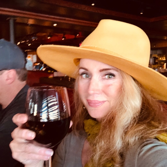 Meet your Posher, Margo - Picture 10 of 11